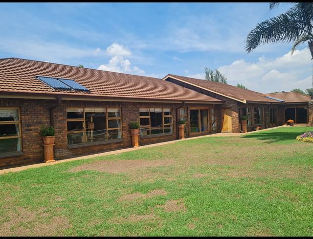 5 BEDROOM HOUSE FOR SALE IN KENLEAF